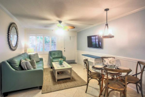 Upscale Naples Condo with Pool Access Walk to Pier!
